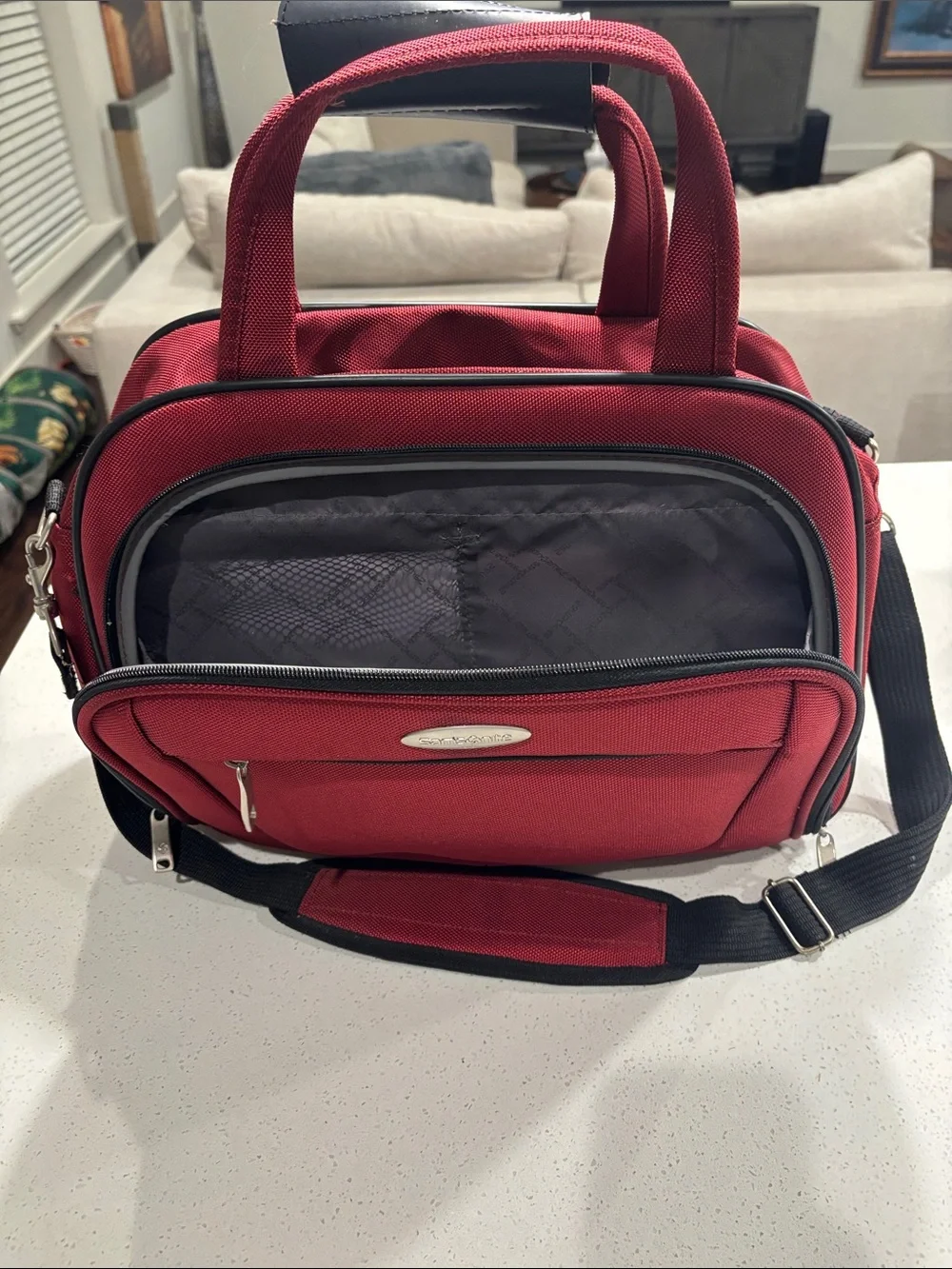 Samsonite Versatility Carry-On Travel Bag - Red/Black - Great Condition